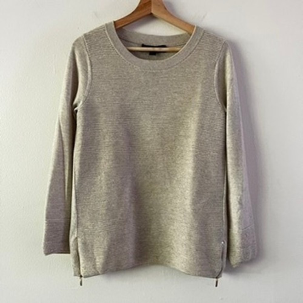 St. John Wool Crew Neck Ribbed Sweater with Zipper Detail Cream size‎ medium